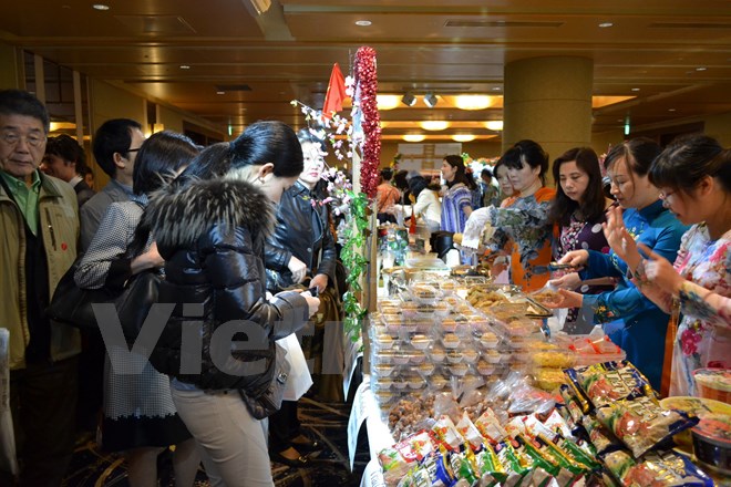 Vietnam’s stall attracts visitors at charitable fair in Japan
